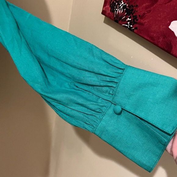 NWT Green Cropped Gathered Blouse w/ Fabric Buttons & Square Neckline, Small - Picture 6 of 8